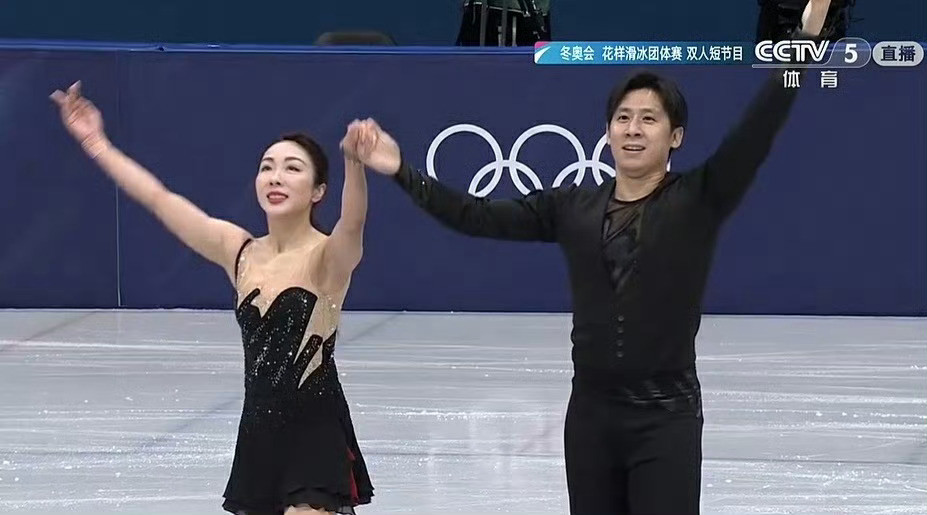 打开直播准备看看冬奥，恰好就看到了隋韩的短节目。米兰的初亮相，隋文静的伤势还是会