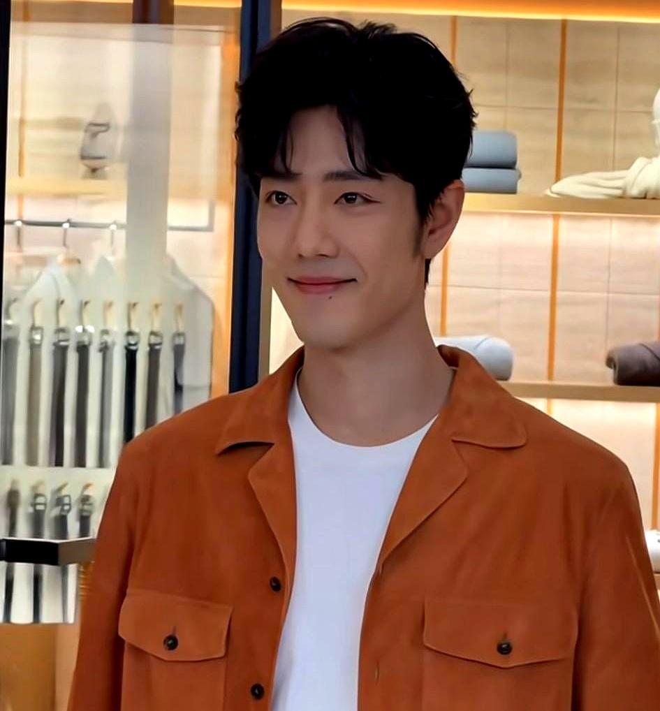 三年前全网骂肖战，东方卫视硬刚：镜头一帧不剪！昨晚春晚，肖战压轴《余年》