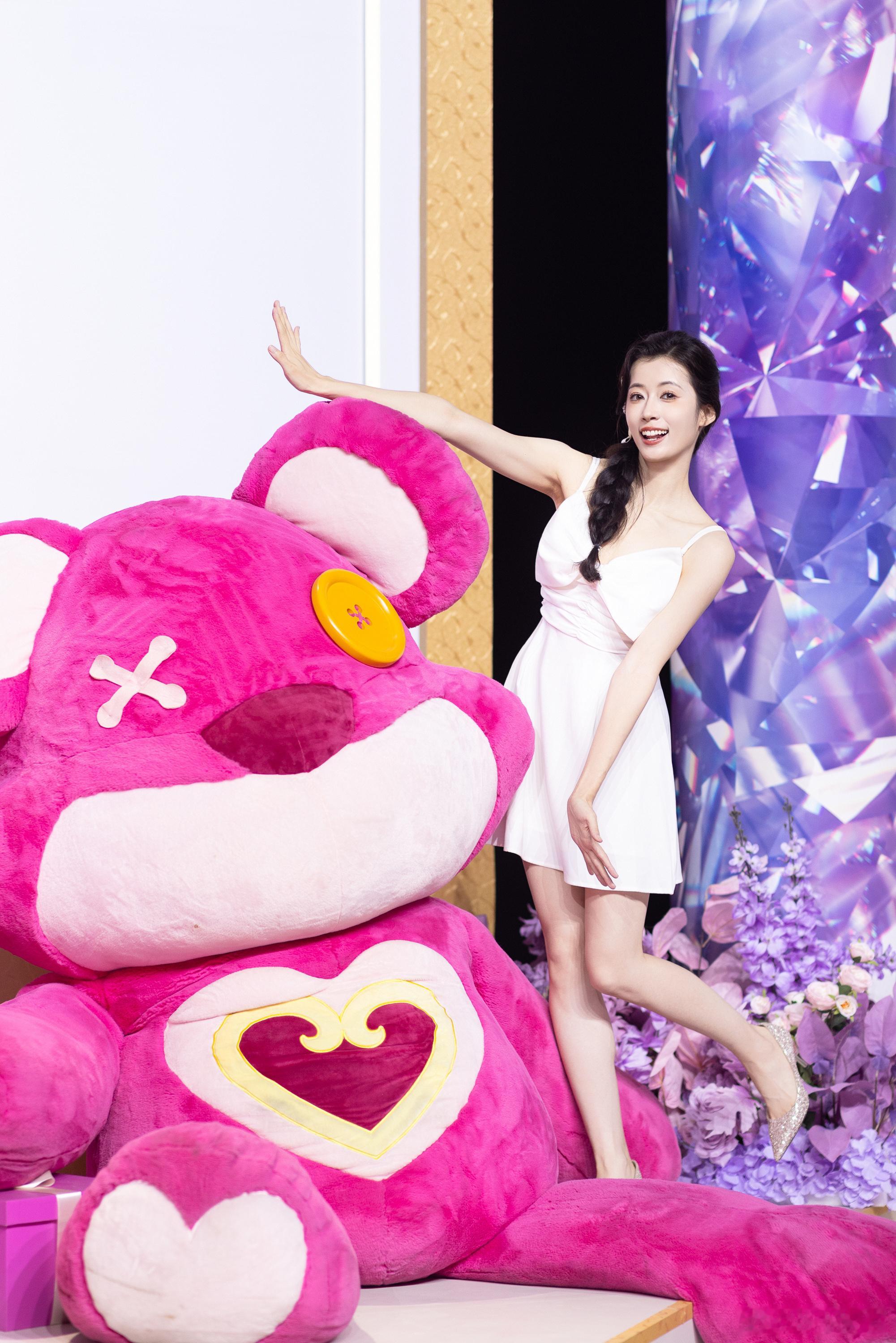 LPL主持人张小薇LPL女星美腿高跟​​​