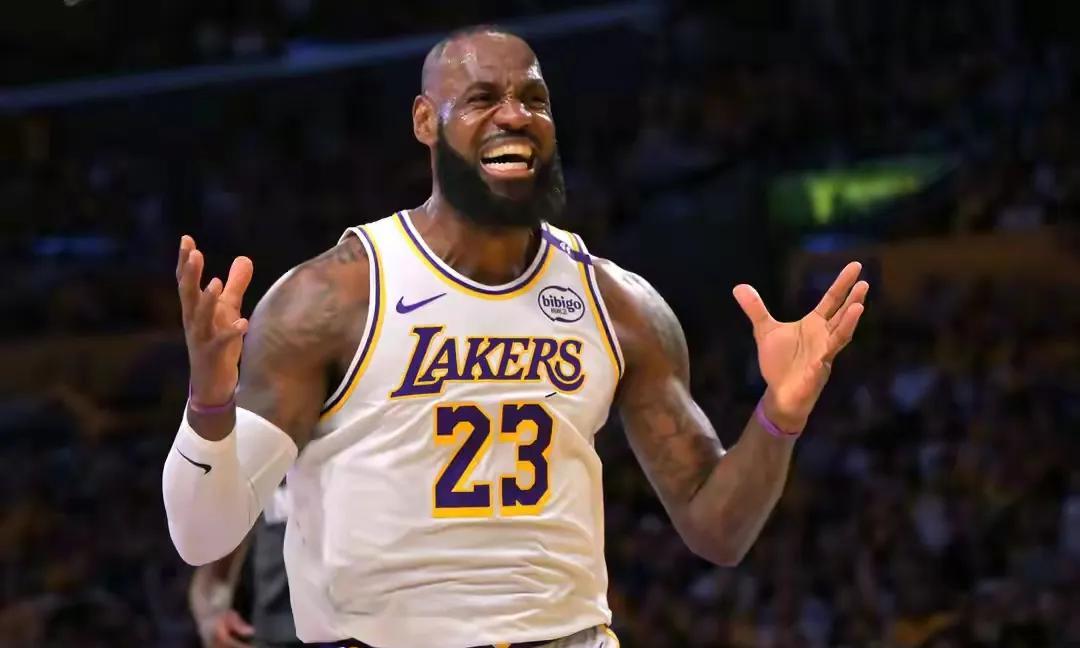 官方为詹姆斯预热揭幕战！创造新传奇！今日NBA官方媒体推特晒出一张海报，为新赛