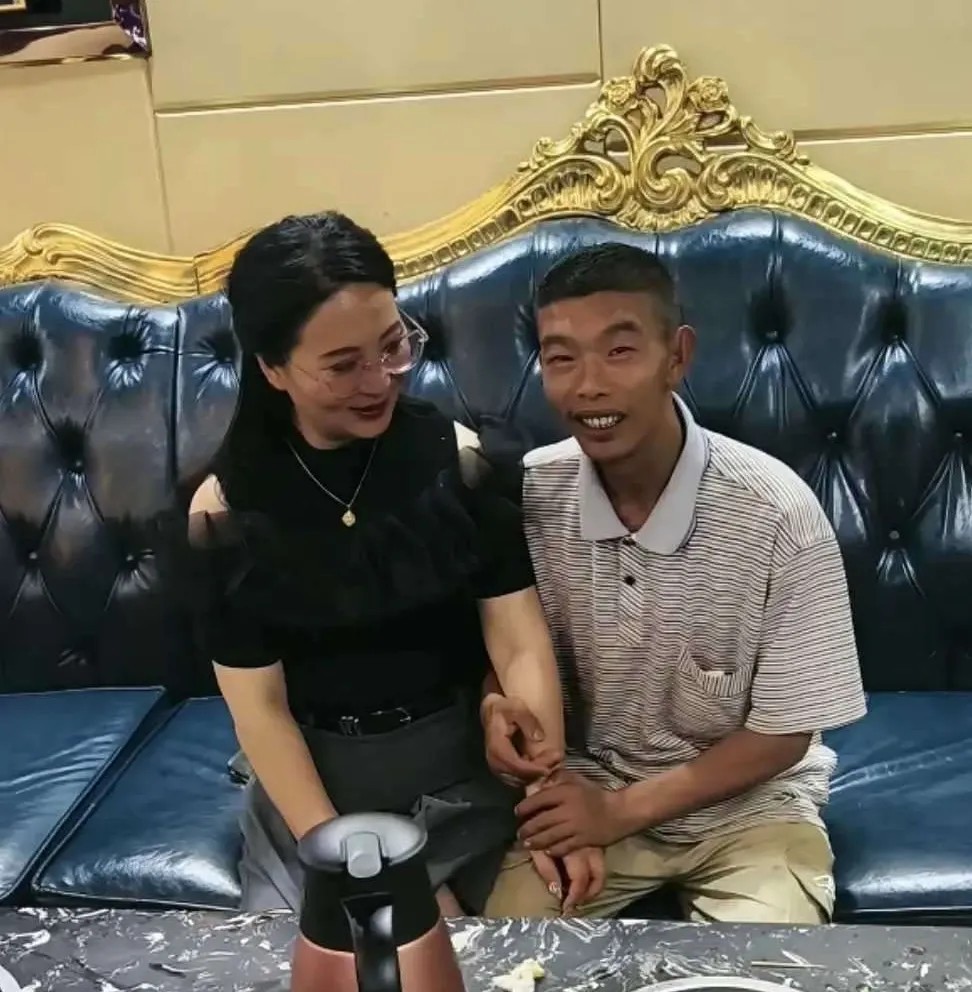 两个人都选择了爱情。