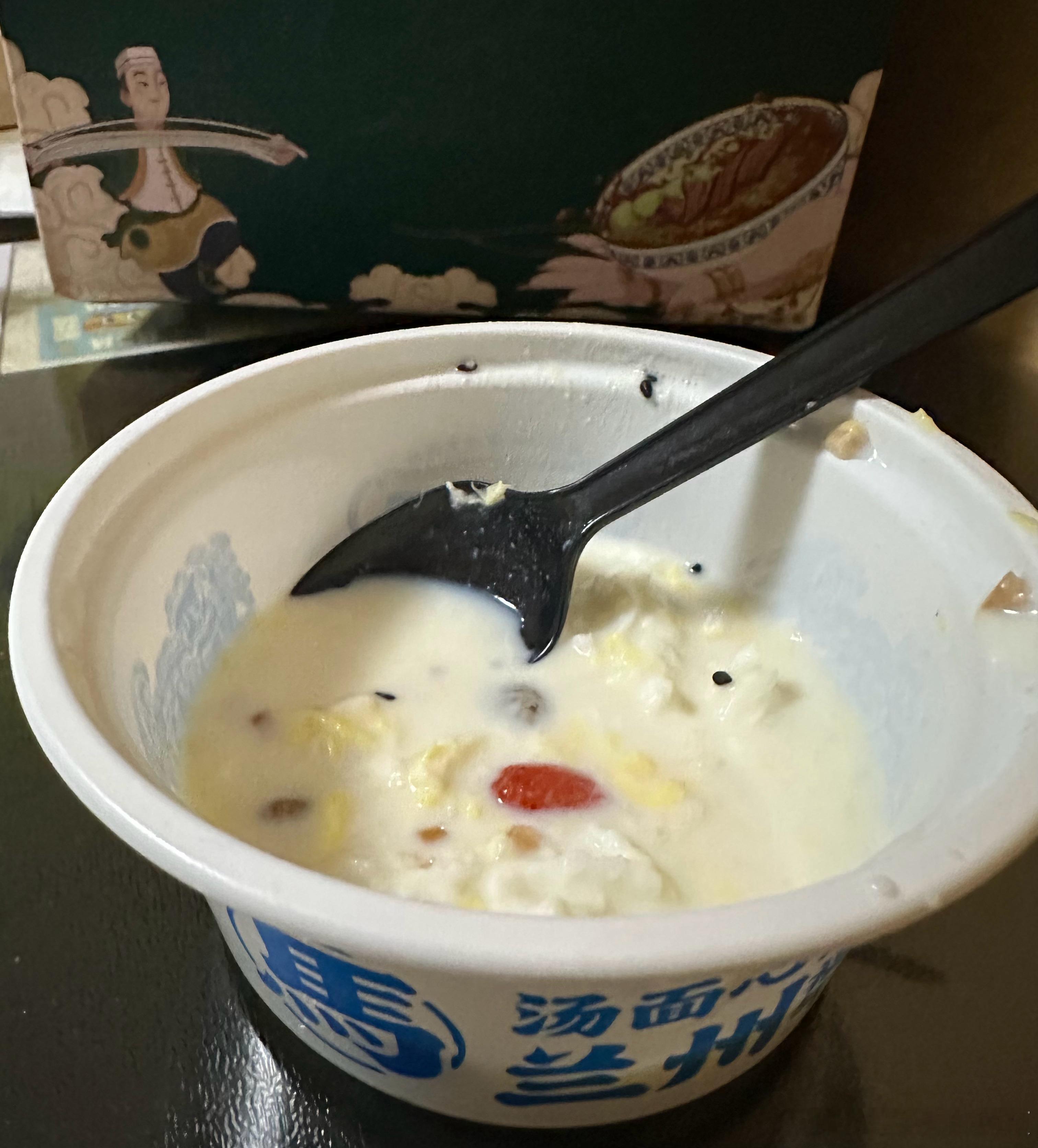 最近持续爱吃兰州牛肉面馆的牛奶鸡蛋醪糟。有同好的朋友不？能分享一下心水不？哪家的