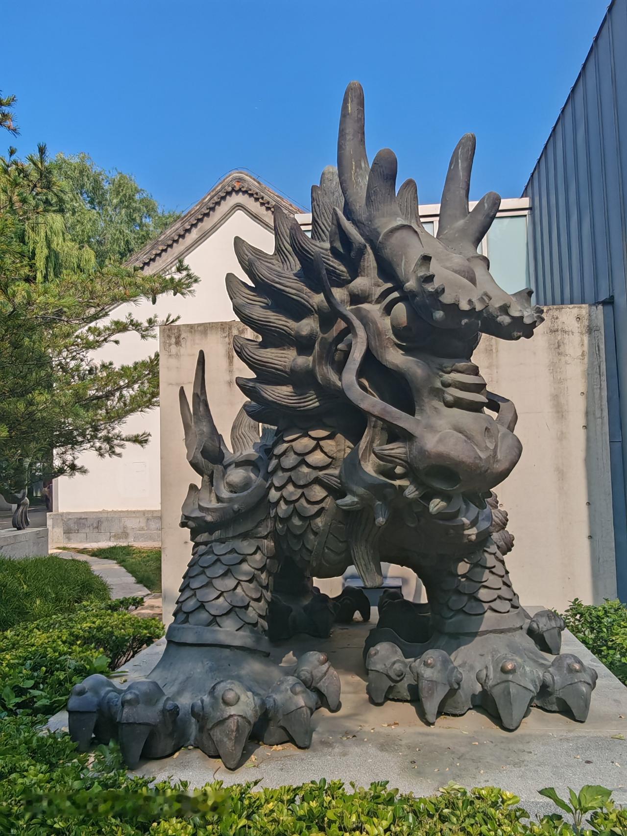 通州梨园主题公园里的韩美林艺术造型，真的太有特色了！一进公园，那些造型就特别吸