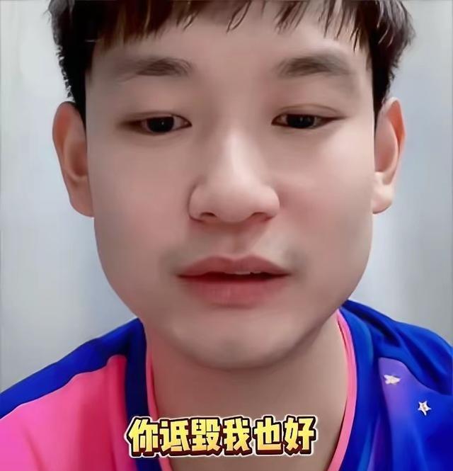 刘丁硕退役后本来有三条路，结果硬是凭实力全走歪了。先是有人建议他出国打球，韩国