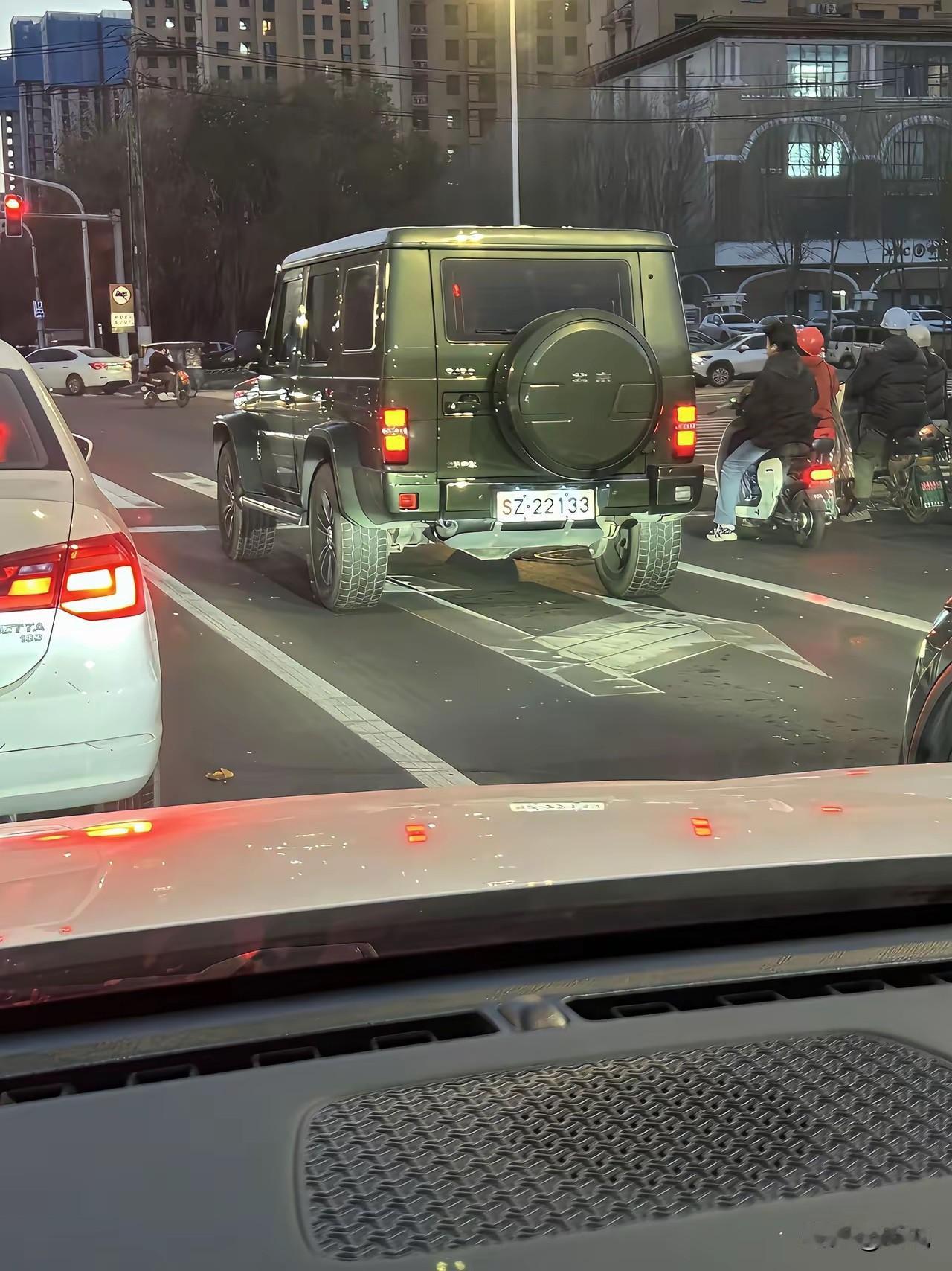 这是什么车牌，第一次见这样子的