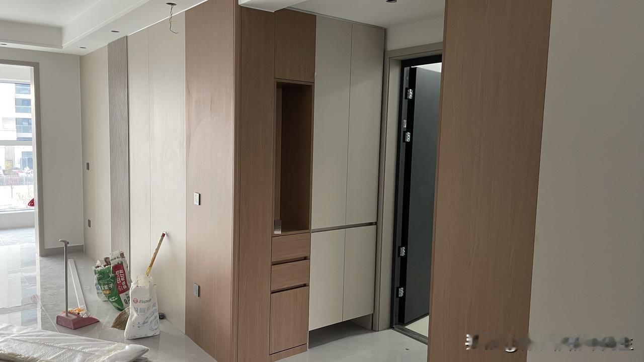 经过5个多月的装修，129平方新家装修终于完工了，整体装修还是比较简单的。柜子