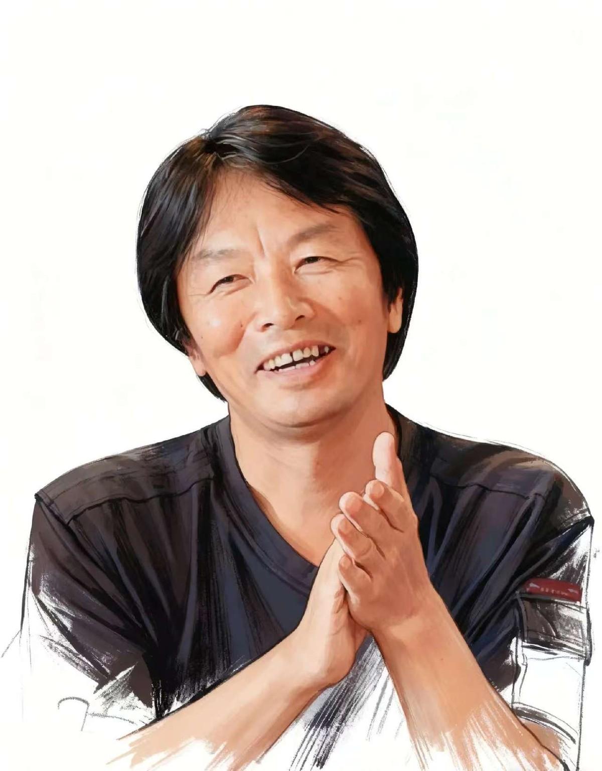 一个在工地砌了十年砖的瓦工，手上的老茧比核桃还厚。日薪三百，雷打不动。而他的