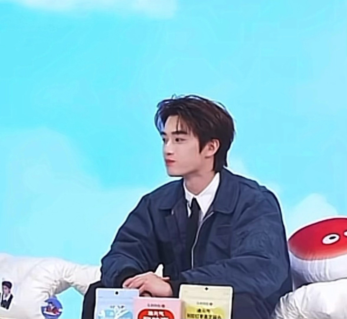 这个张康乐耿直且热心哈哈哈哈哈哈哈主持人输了游戏说：“好遗憾我都没有吃到。”乐乐