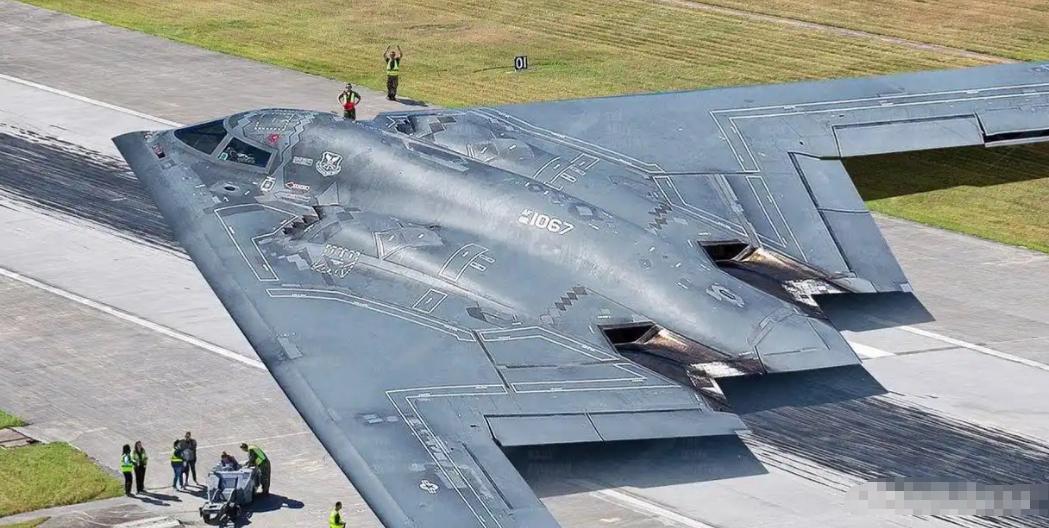 美国B-2轰炸机是中国克星？它能吓退几乎所有对手，但对中国它最多只有一次机会！说