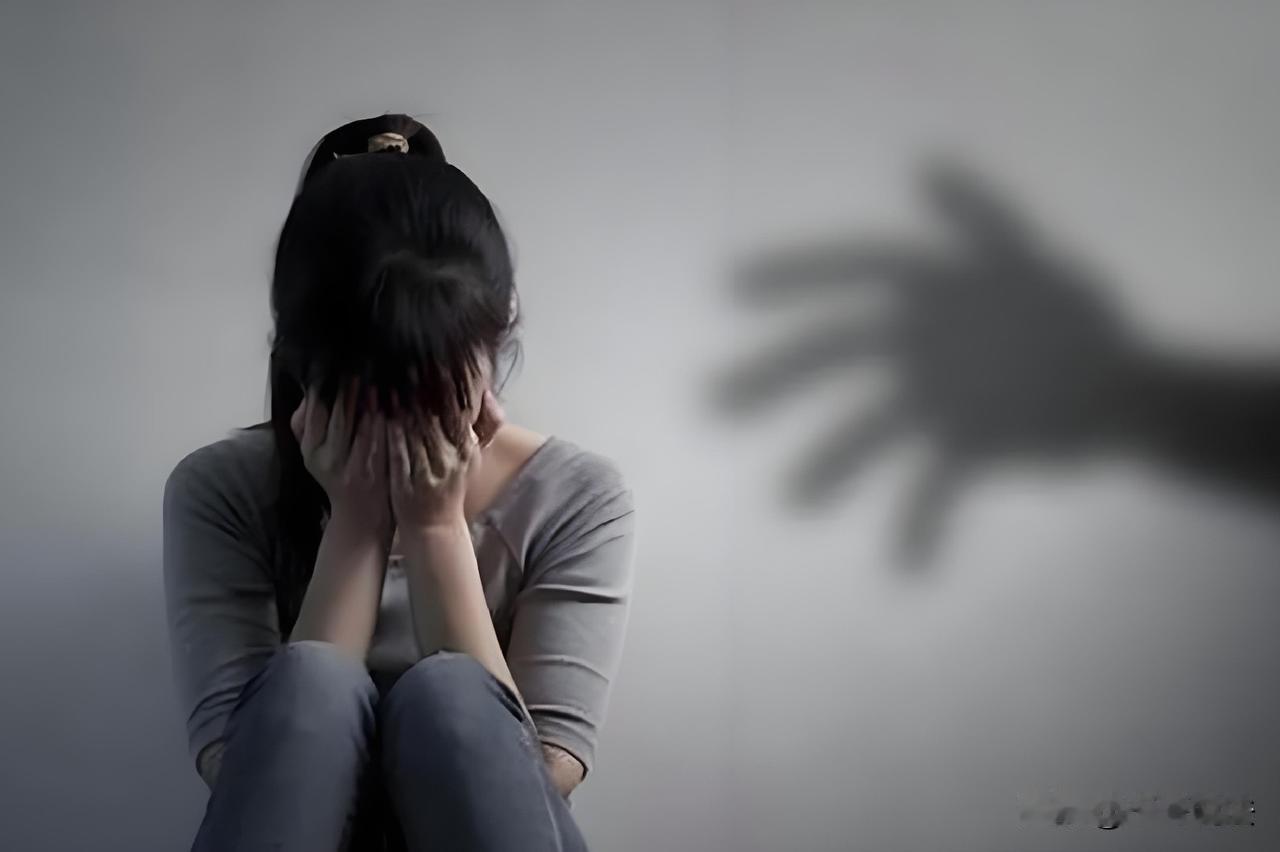 “太可怕了！”山东，一31岁女子报警，说她从小被送养，9岁时被继父侵害了，检察院