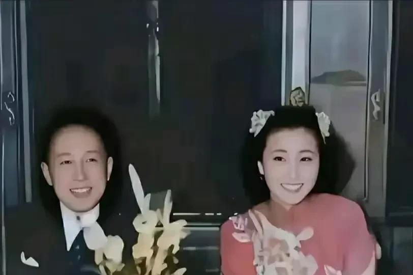 1947年9月18日，上海和平饭店，一对新人在这里喜结连理，拍下了这张珍贵的照片