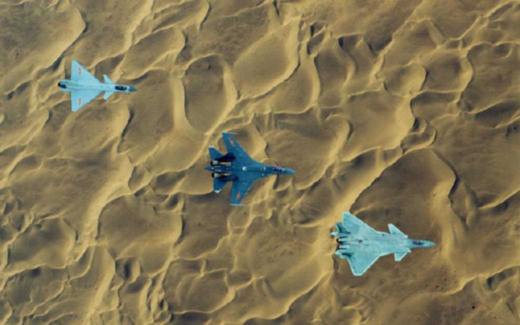 以往中国空军三剑客，歼-20负责踹门，歼-16负责进屋胖揍，歼-10负责清理残存