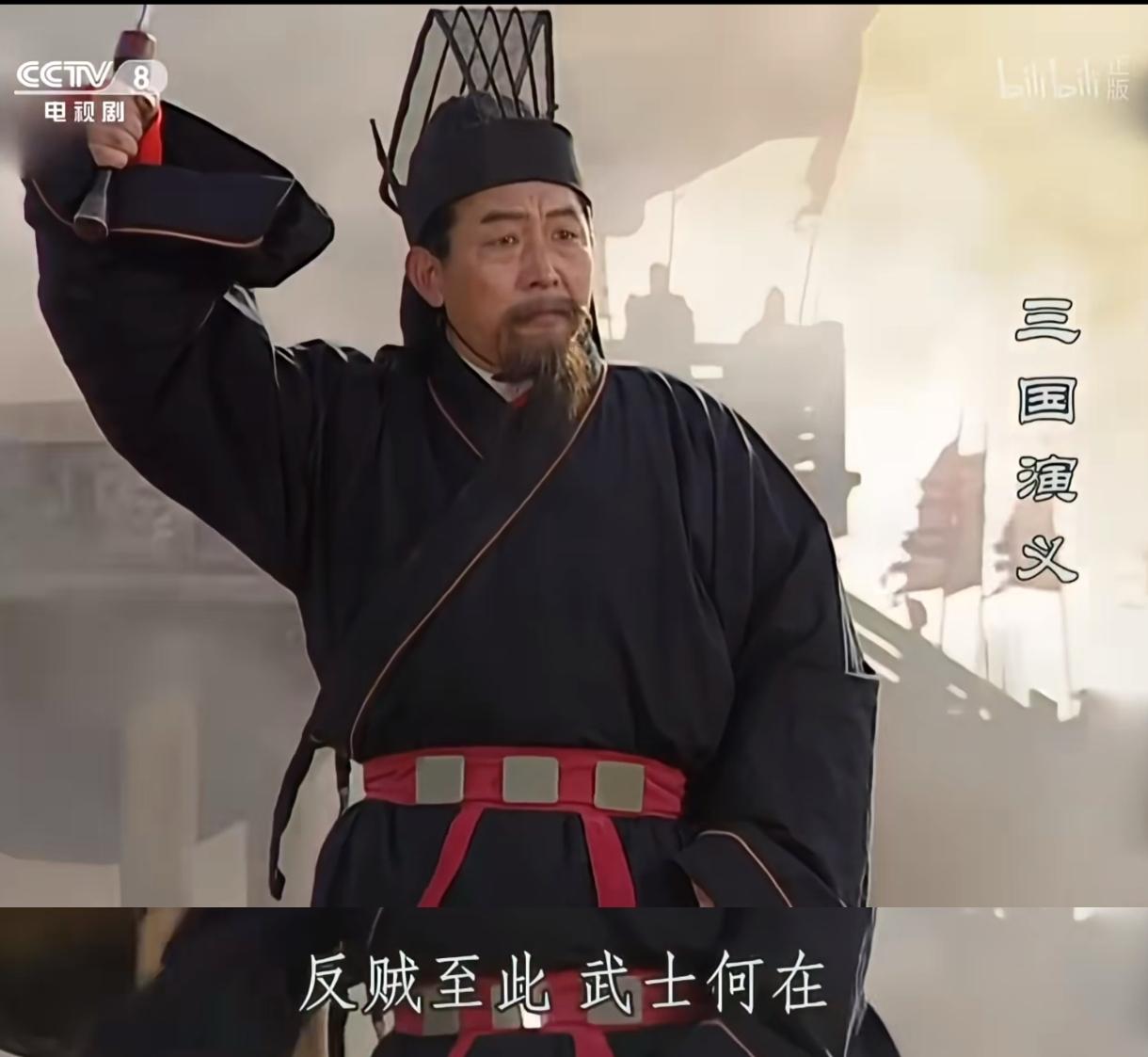 董卓死了。死得很难看。那个三百多斤的肥硕身躯被拖到长安街市，守尸的士兵在他肚