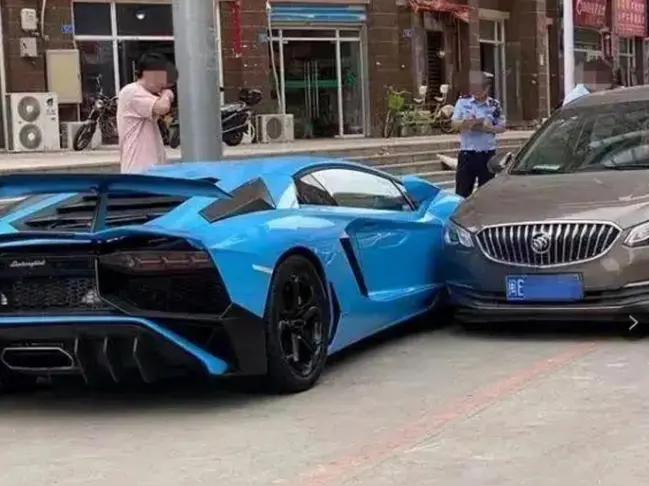 违章违停涨你保费不应当吗？还有人腆着脸来质疑这不对那不对，仿佛你是个受害者似的！