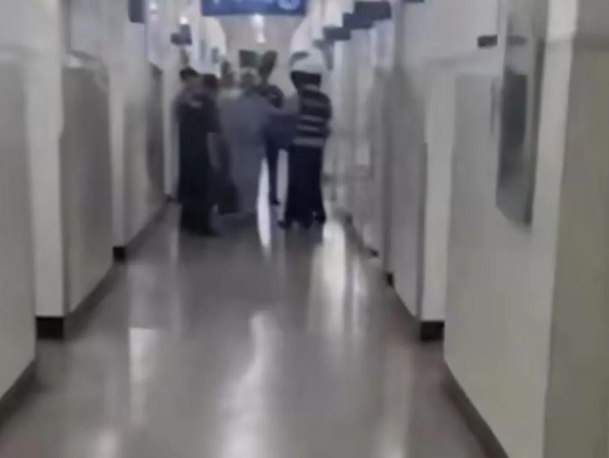 女游客在海南三亚疑被蛇咬伤身亡事件发生后，我注意到有网友指责女游客男友救助不力，