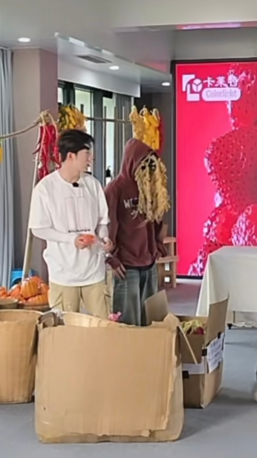 弟弟：得戴点什么😜​​​