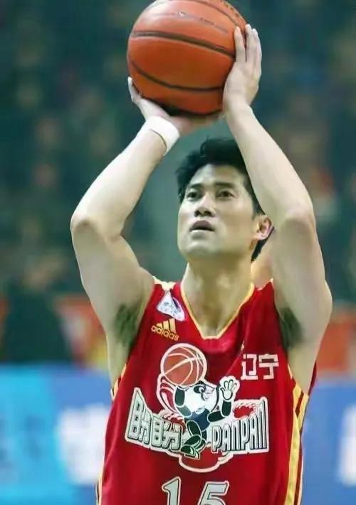 李晓勇生涯打了11个赛季赚了多少钱？第一份，4年赚了12万元，辽宁男篮；