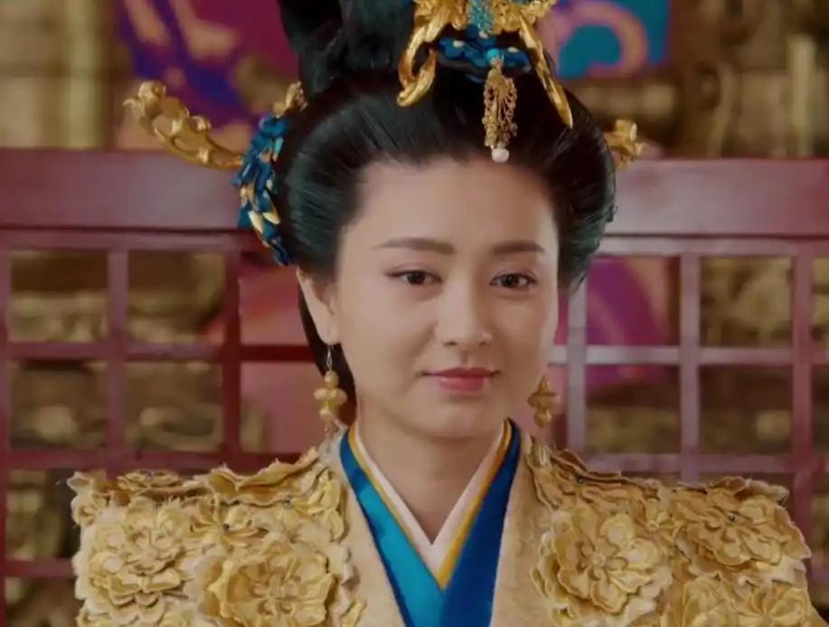 王嬿：王莽亲手推上皇后位的女儿，最后跳进了火里王莽篡汉当皇帝那年，把守寡多年