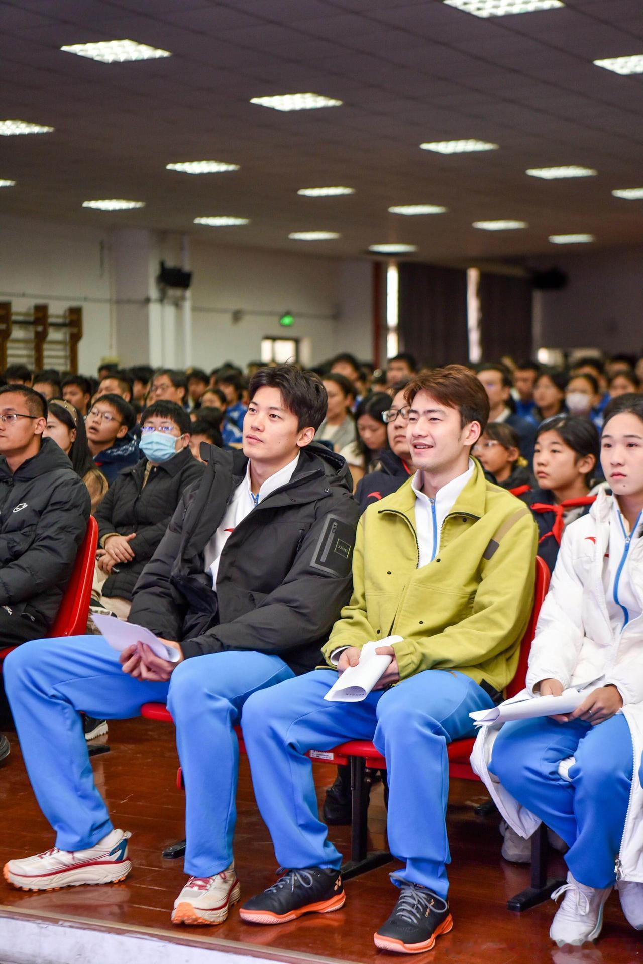 汪顺太权威了，老当益壮的年纪，还是大学生的模样，青春活力！他们俩真的是创造了游