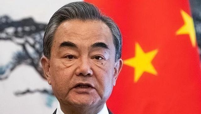 中方准备迎战，美逼中国缴罚金，开口价就是1750亿，王毅反将一军！美国这回是真不
