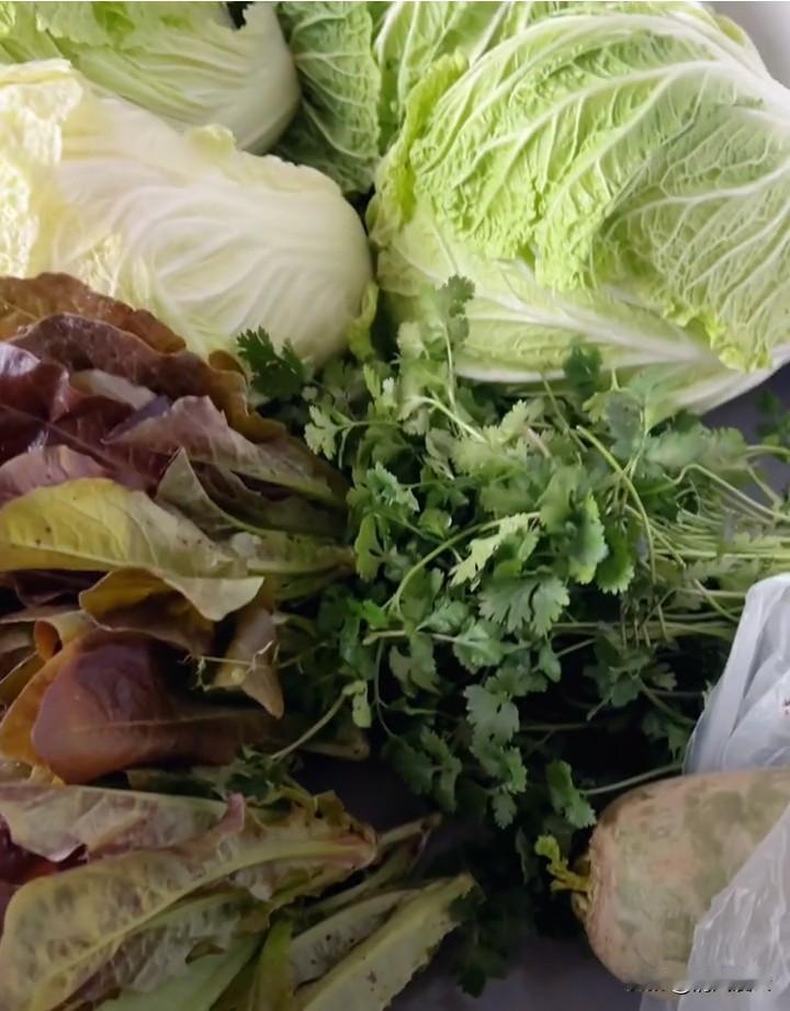 我们家很少去菜市场买，因为我有一个好老爸老妈。我在我们老家县城里住，爸妈在老家