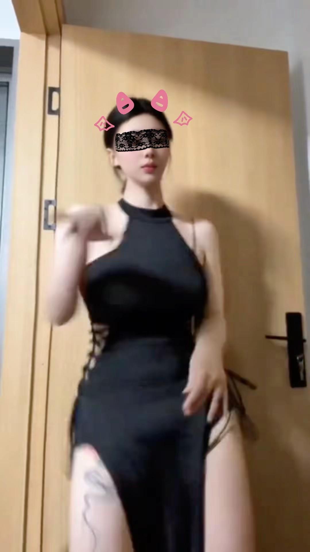 哥你不能白看。纹身女孩舞蹈潮流计划旗袍摇日常穿搭记录