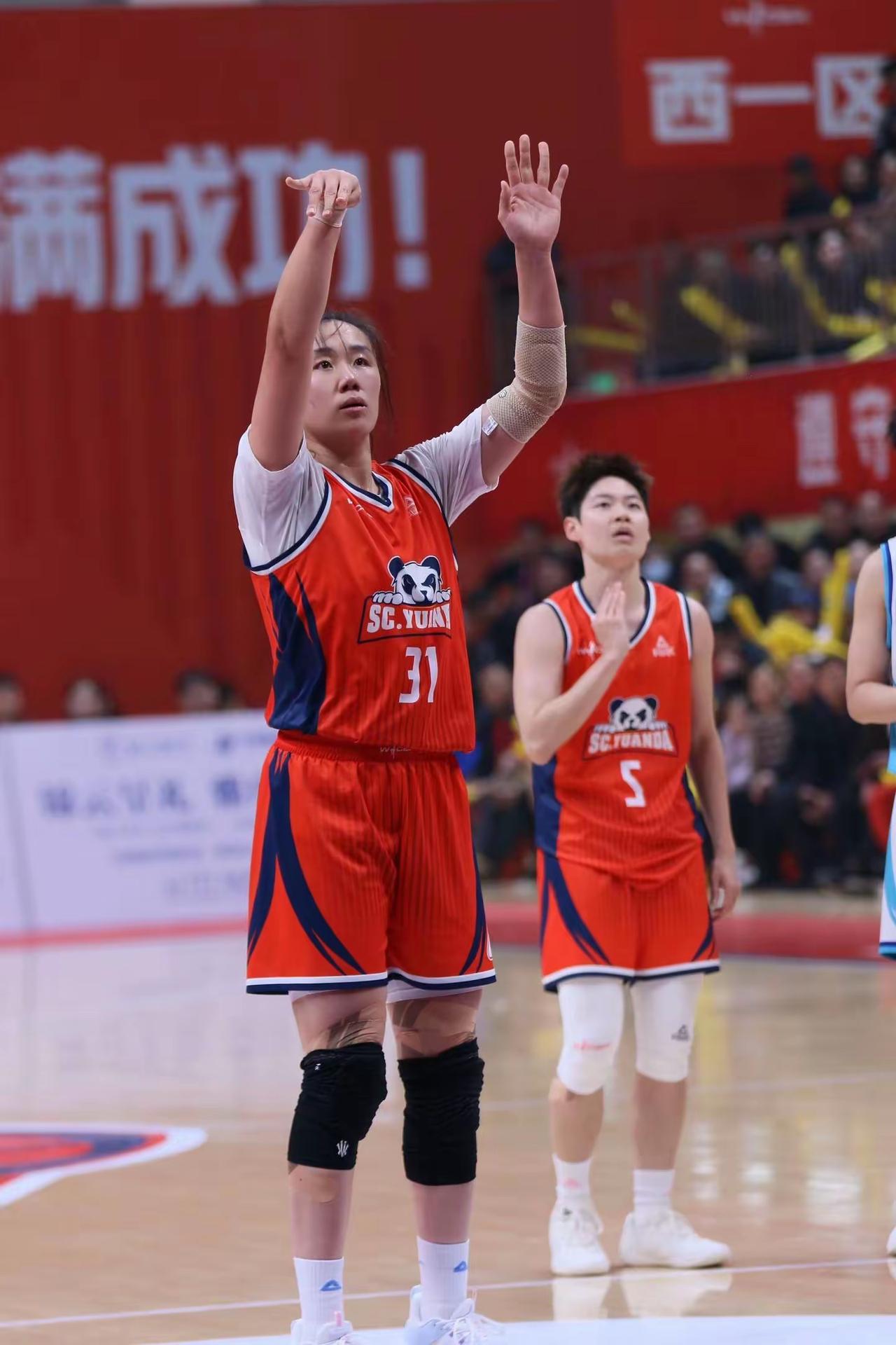 四川女篮连续四场罚球命中率低昨晚不说其它的，就单说罚球，如果能达到80%的命