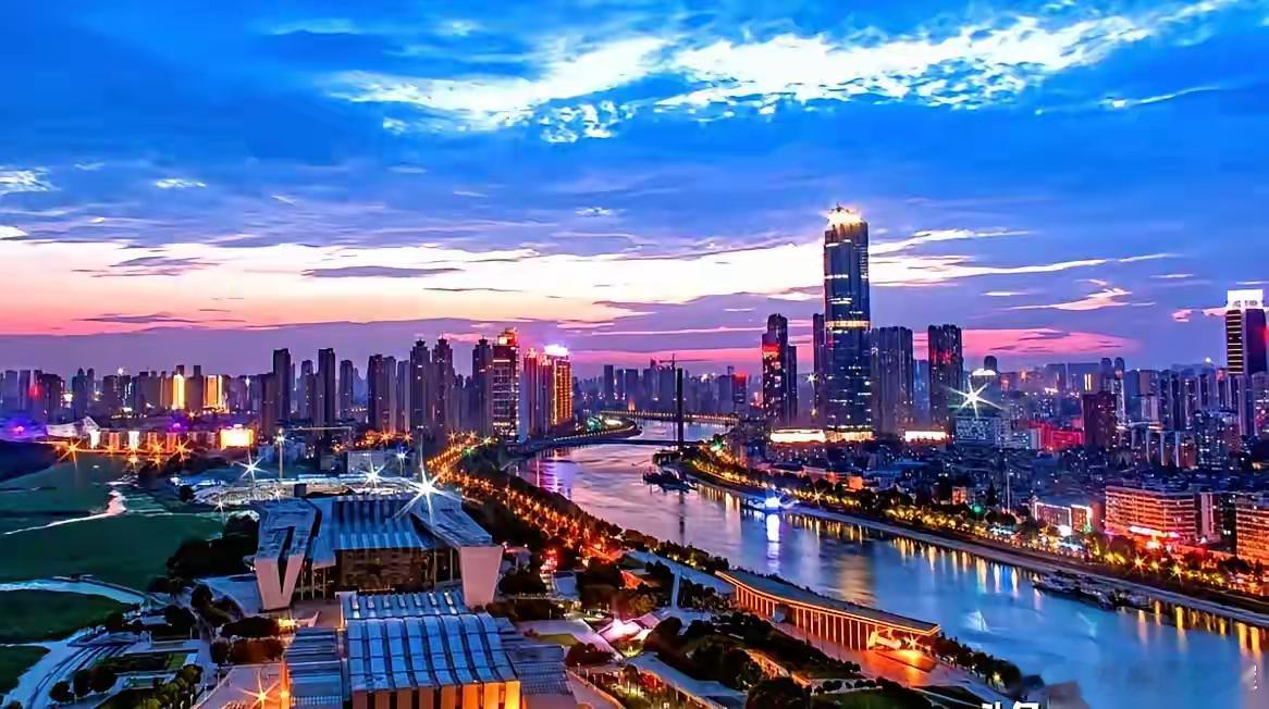 都说日本房价崩了三十年，听得耳朵都起茧了。但我问你个扎心的问题，你听过东京的房租