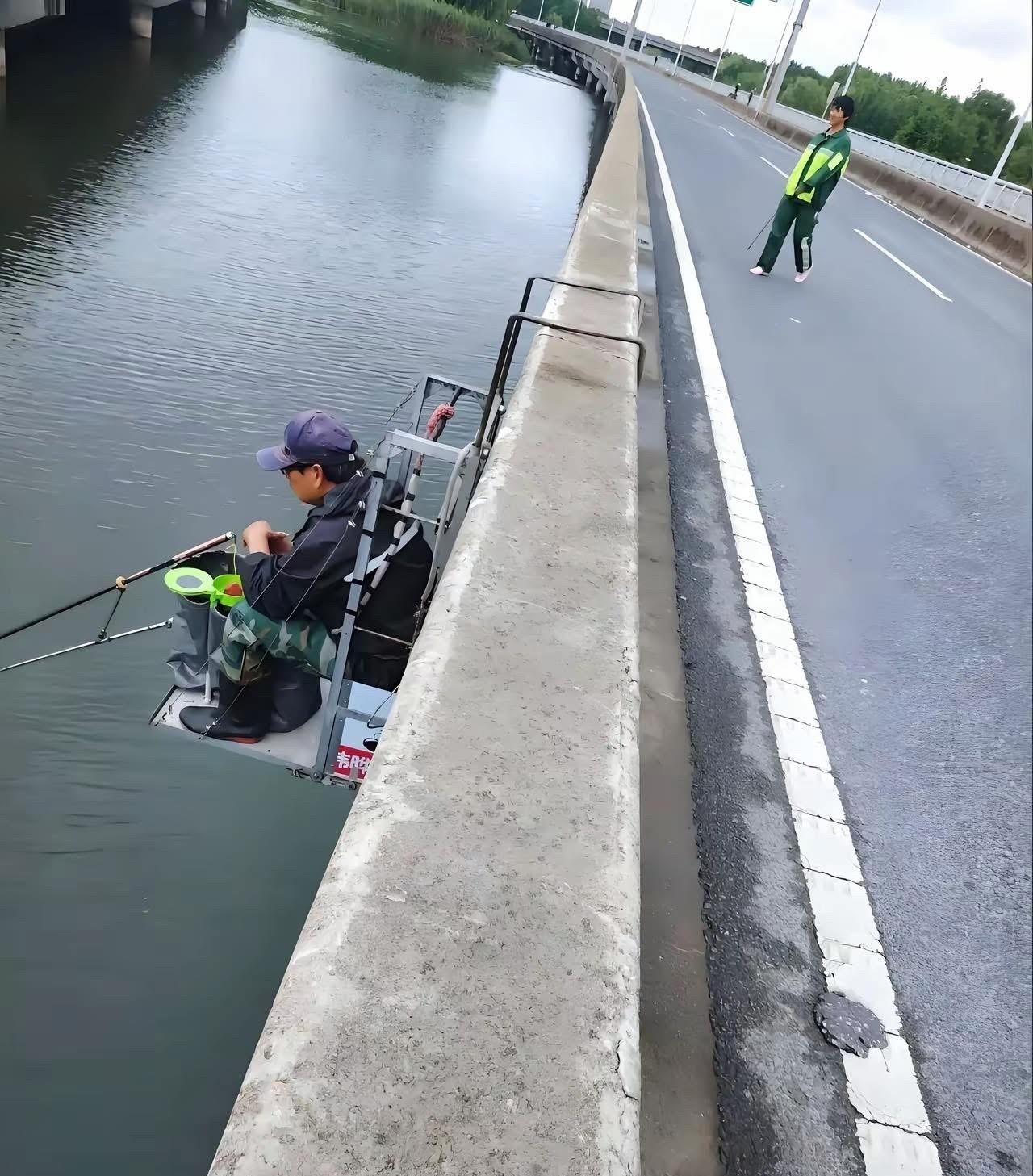 巴掌大的地方就能钓鱼…我热爱钓鱼！