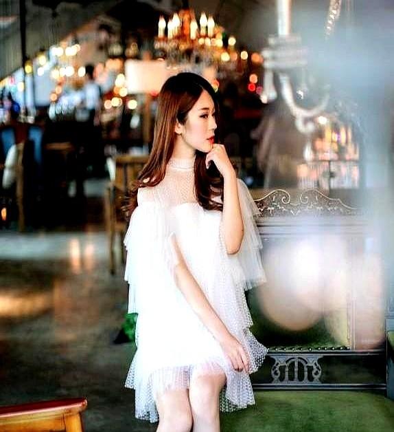 我老公二婚带一个儿子，我二婚带一个女儿，我们重组了一个家庭，两个孩子在一个小学一