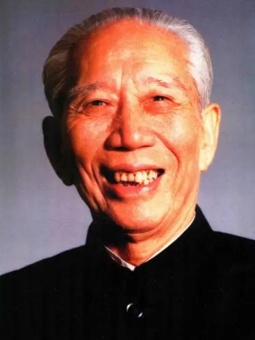 新中国成立后，中央有一条铁律：任何人进入毛主席住所，一律不准携带武器。然而，有一