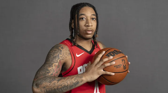 NBA季前赛，火箭以133-115战胜老鹰。随后，火箭博主BiasedHous