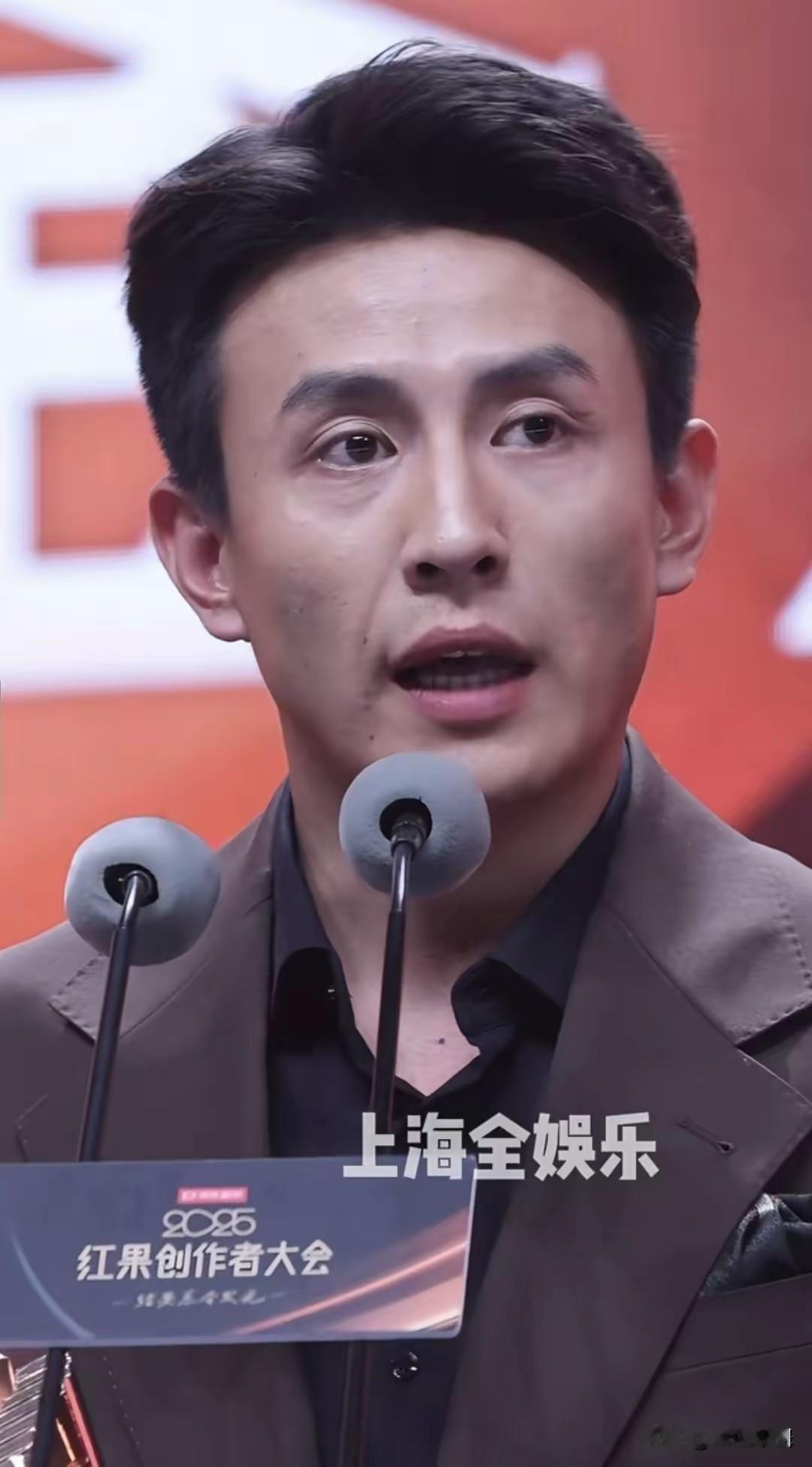 刚刷到刘萧旭在鎏光盛典的获奖感言，这小伙确实有点东西。别人拿奖都是感谢公司感谢粉