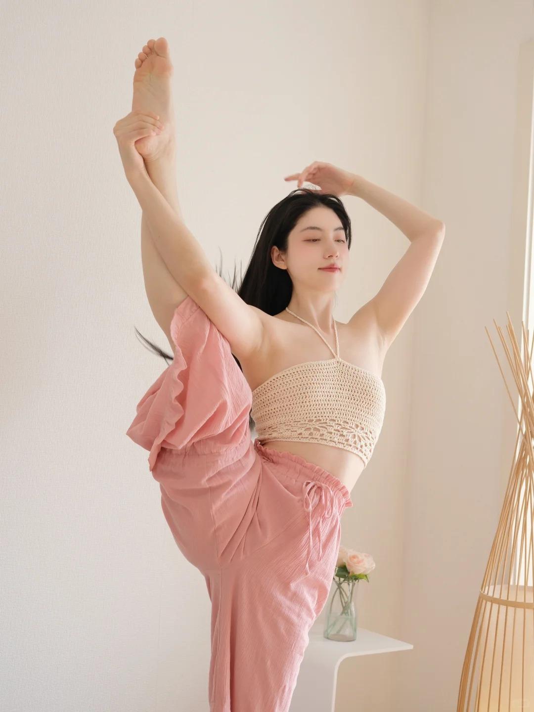 以呼吸锚定心神，在平衡中沉淀，于专注中扎根。每一次练习后，躁动的情绪都能慢慢归位