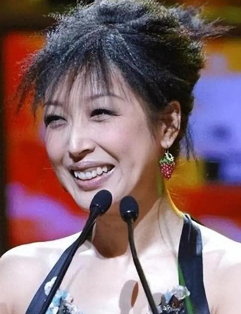 1994年，孙悦为买下《祝你平安》版权，给要结婚的哥哥打去电话：“哥，