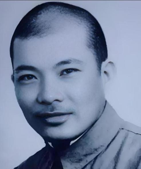 1945年，军统王牌杀手牛子龙，带着12个囚犯杀了11个看守，从那座号称“只有死