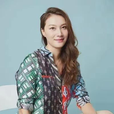谢杏芳原谅林丹出轨，压根就不是为了孩子妥协。当年林丹被曝出轨的时候，谢杏芳还在坐