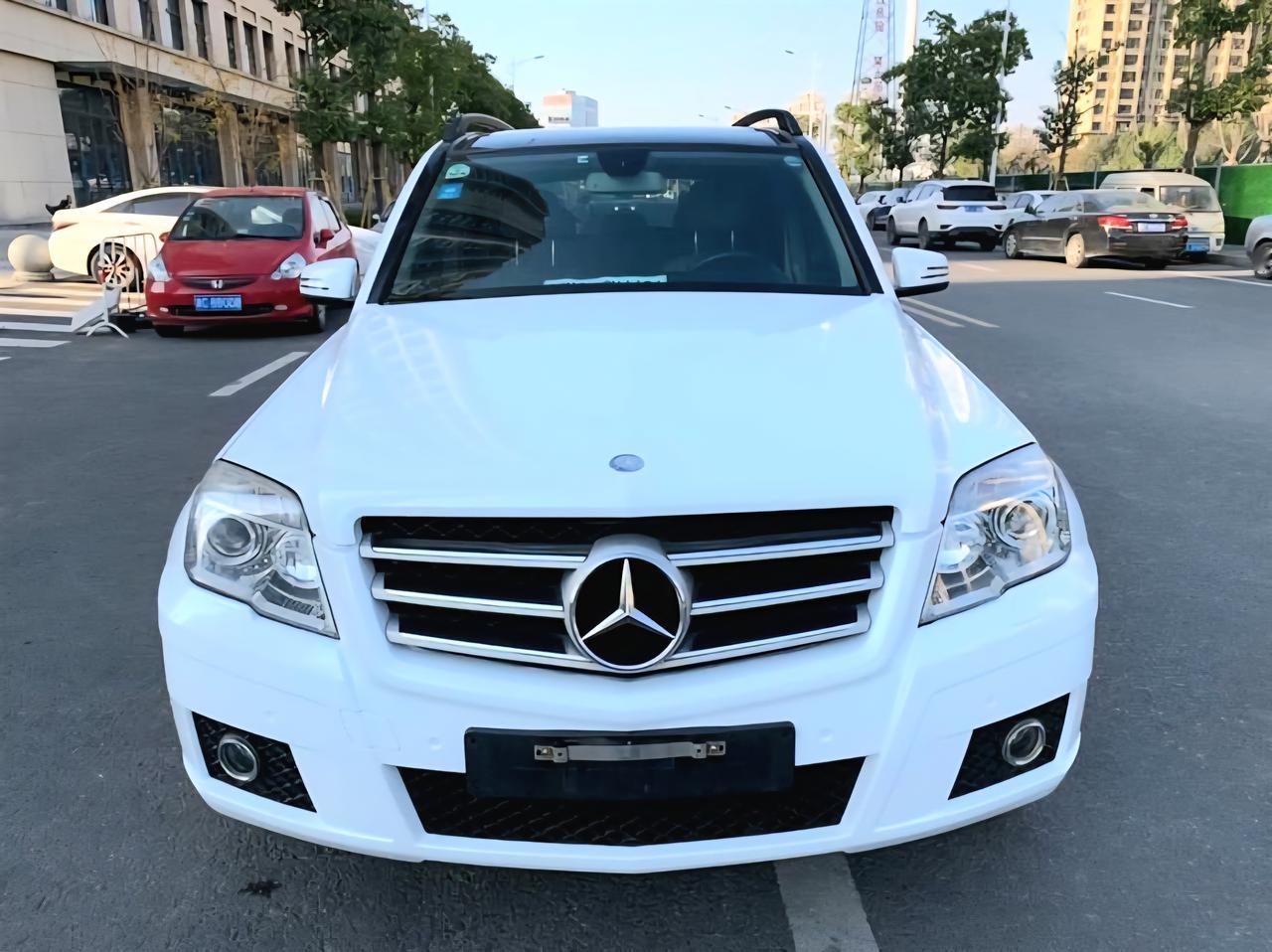 老款奔驰glk是我们最初的来自奔驰suuv的印象，当时的奔驰gl进入国内的时间