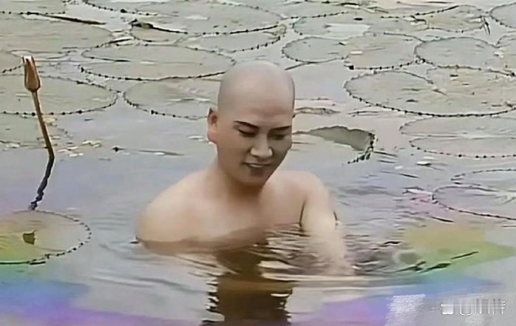 拍西游记那个年代，唐僧洗澡的时候为了拍出佛光的感觉…竟然在水里加了汽油