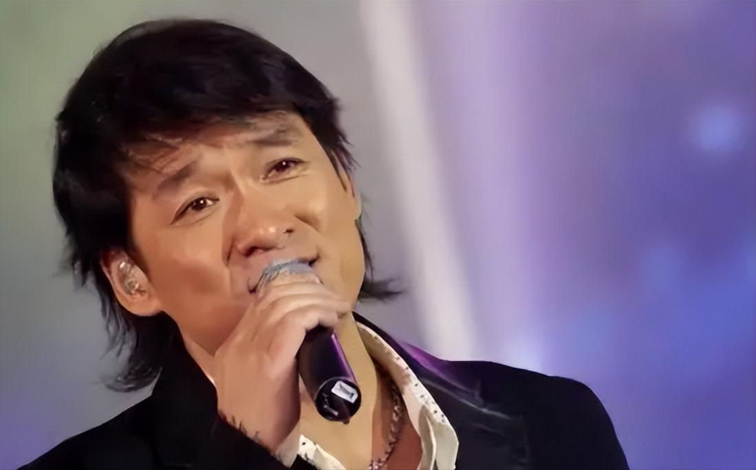 一天，一个女粉丝给周华健的妻子康粹兰打电话：“我很爱周华健，我们已经在一起了，你