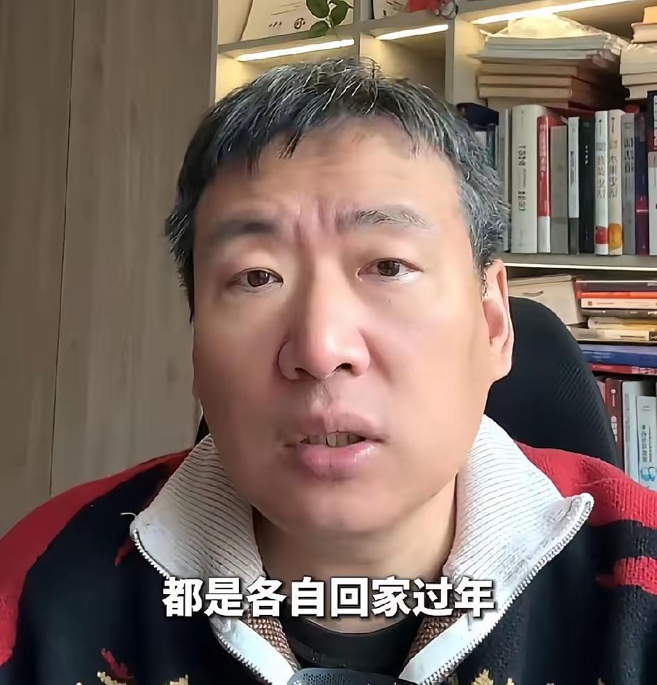 储殷教授：现在我跟我老婆都是各自回家过年，从来不会要求她，原因很简单吗？这个