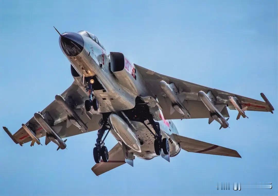 歼-16持续建造，歼轰-7A会马上退役吗？歼-16的建造数量可能已经超过400