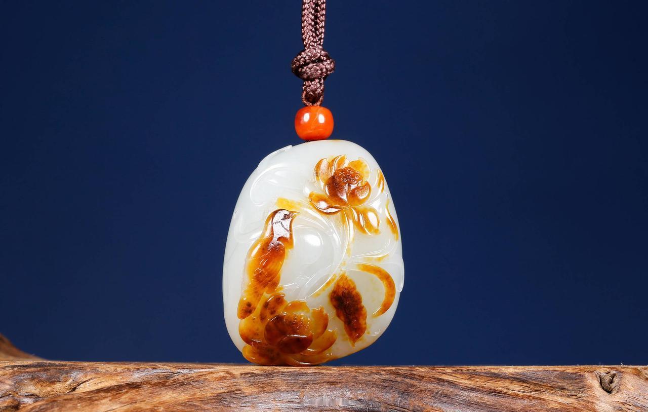 一块玉牌能换上海内环半套房，听着像段子，却是上周刚落槌的春拍现场。860万一克的