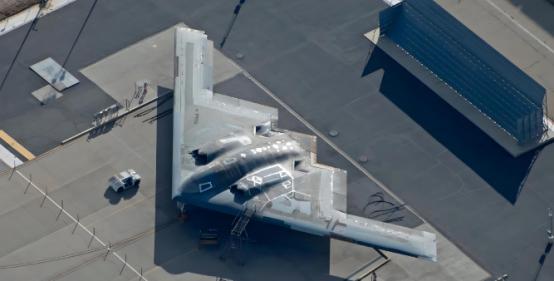 美国B-2轰炸机是中国克星？说白了，现在全球最顶尖的轰炸机，一个是俄罗斯的“白天