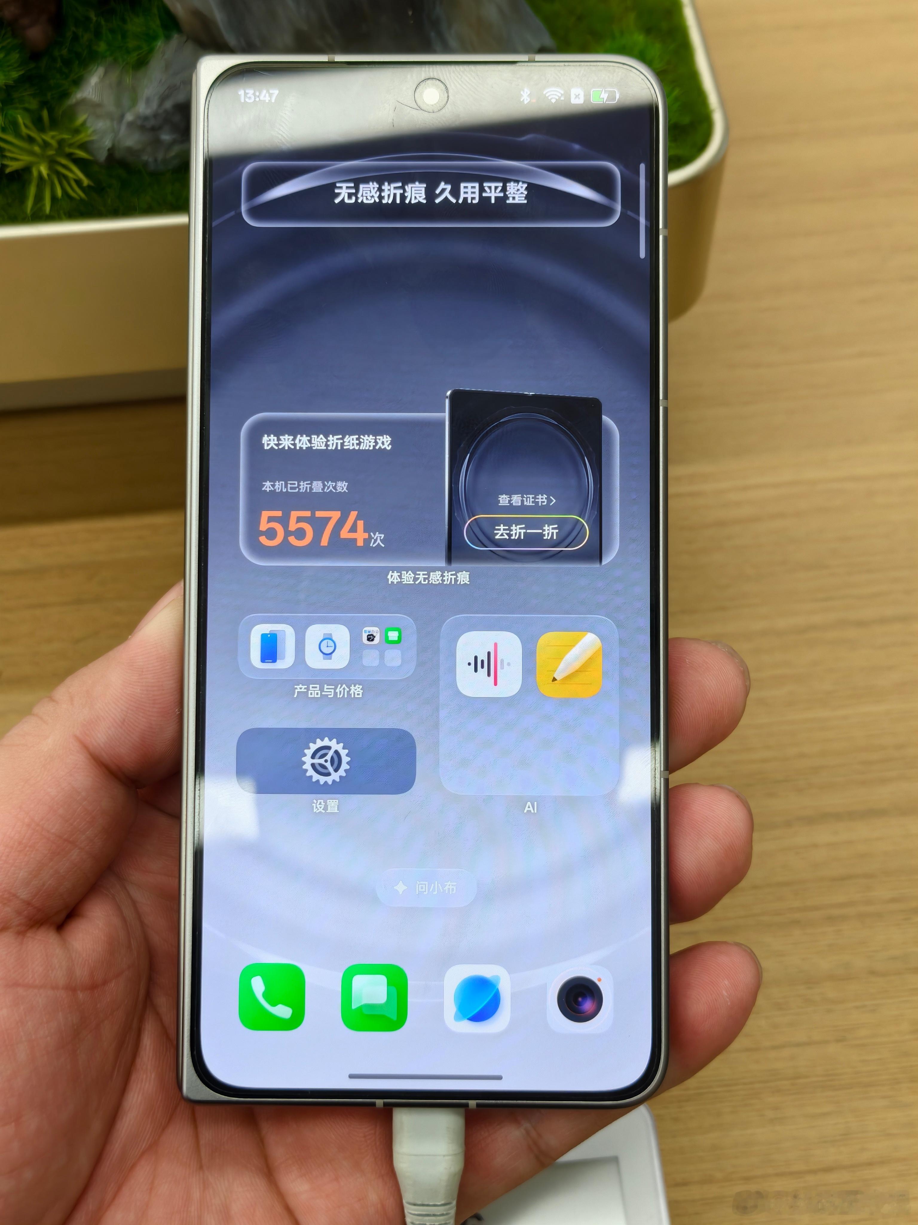 折叠屏折痕哪家控制得最好感觉目前是OPPO的把，N6这个不仅从哪个角度看，都没有