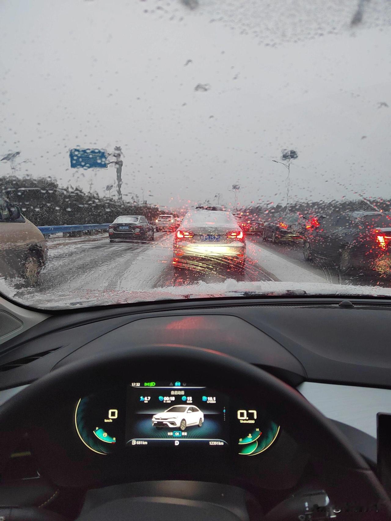 有人问手头不宽裕，买1.5自吸配自动挡的车，动力够不够用？拉人，开空调动力怎么样