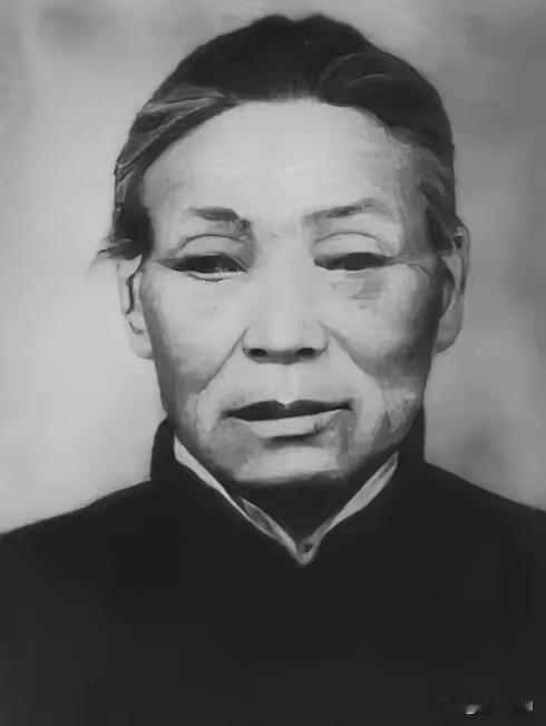 1938年，由于特务告密，鬼子包围了大常村。情急之下，常大娘把肖华司令藏进了枣堆