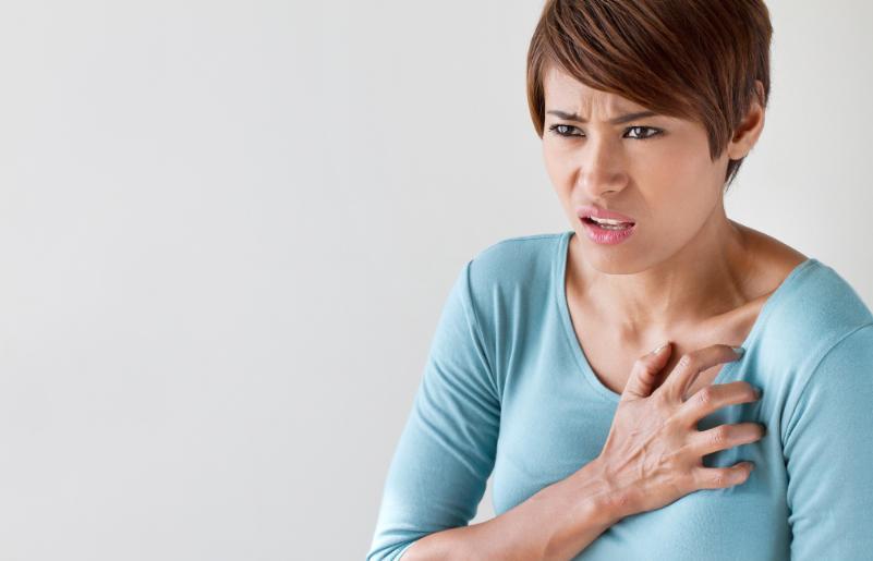 57岁女子睡前发冷，3小时后去世，医生提醒：老人睡前留心3个异常老年人睡前感