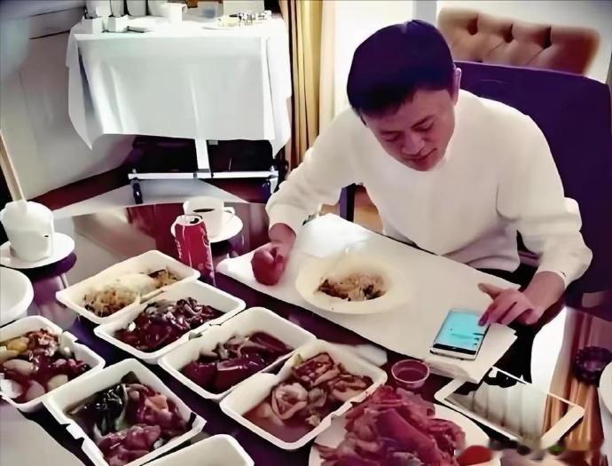 同样是身价过亿，雷军和马云的午餐差距怎么会这么大？