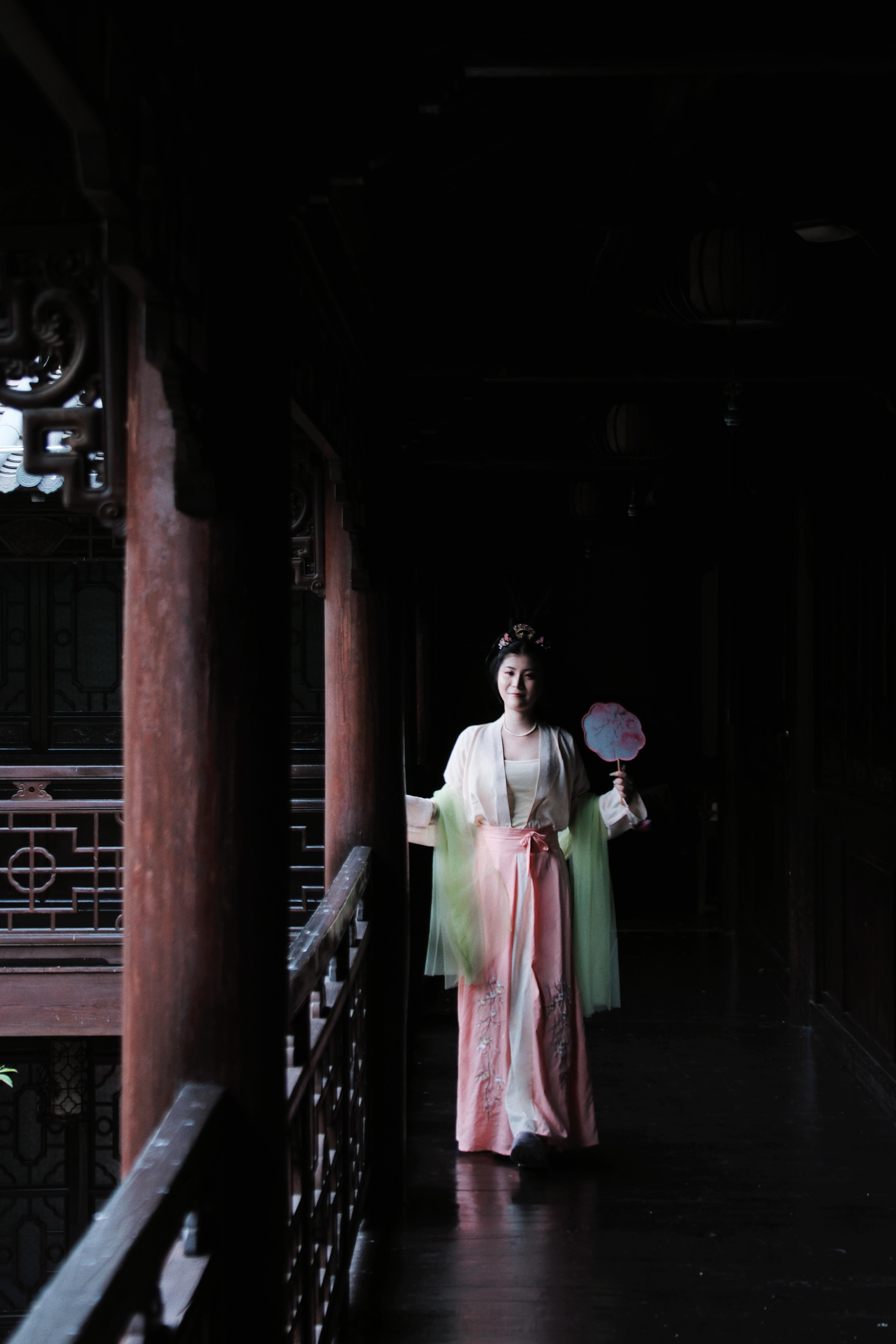 老式西游记神仙仕女图汉服